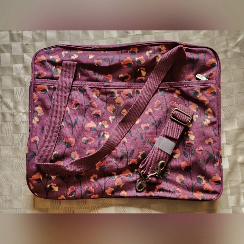 Thirty-One Away For the Weekender